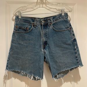 Levi’s 550 Mid-thigh jean short